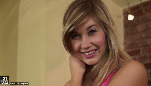 Smiling chick Candy Waist enjoys rubbing her shaved pussy porn pics