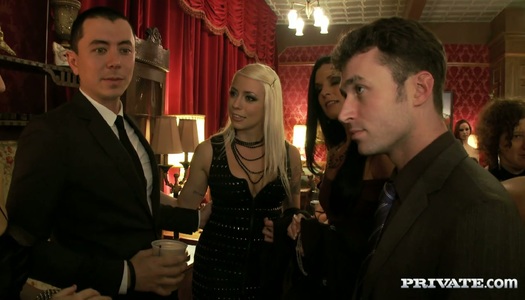 Tipsy slim bitch Tara Lynn Foxx seduces a man for a casual sex porn pics