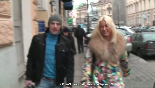 Blonde trollop is sucking dick on a first date porn pics