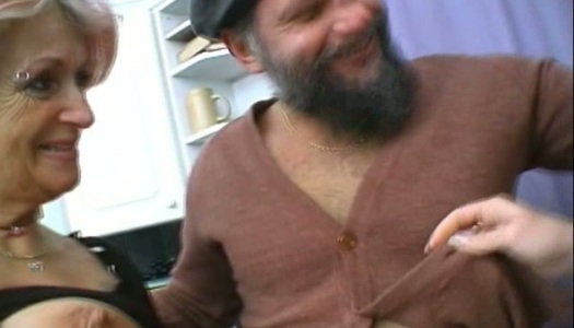 Mature sluts Christina and Silvia are giving double blowjob porn pics