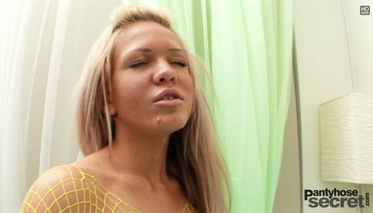 Sexy  blonde babe in fishnets dildofucks her pussy porn pics