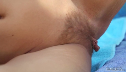 Radiating beauty Alyssa Branch takes shower on a beach porn pics