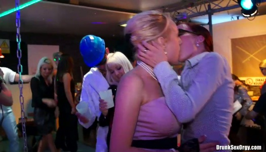 Sextractive MILFs are dancing dirty in the club porn pics