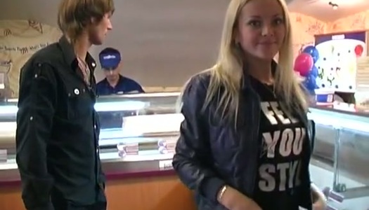 Nasty amateur blondie gives a stout deepthroat to her boyfriend at home porn pics