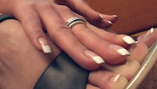 Brunette harlot Suzanna wants her lover to worship her feet porn pics