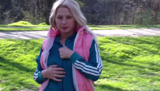 Russian dude eats his blonde babe's pussy and gets blowjob in park porn pics
