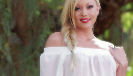 Scorching blonde Brea Bennett shows off her gorgeous body porn pics