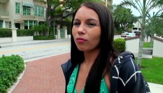 Tempting brunette kitty gives deepthroat blowjob porn pics