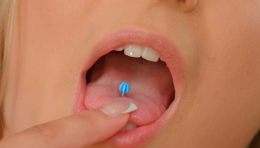 Arousing blond babe Brandy Smile strokes her pussy with water stream while taking a shower porn pics