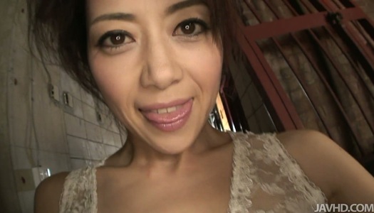 Japanese milf Hojo Maki looking hot and sexy in her lingerie porn pics