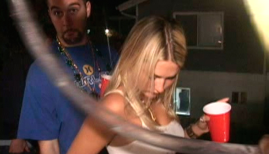 Shameless bimbo gives her horny boyfriend a great blowjob porn pics