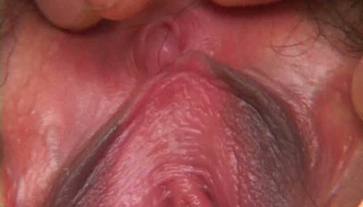 Cute Japanese girl shows her pussy close-up in threesome porn pics