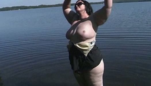 Big fat slut rubs her skin with sun protect lotion before masturbating outdoor porn pics