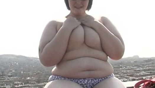 Slutty brunette BBW rubs her fat pussy masturbating on a roof porn pics