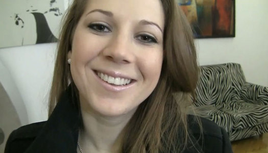 Booty and juggy brunette kneels down to give blowjob porn pics