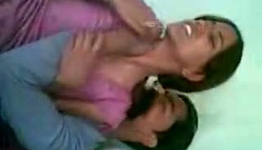 Incredibly horny Indian chick wants to get rid of her bra porn pics