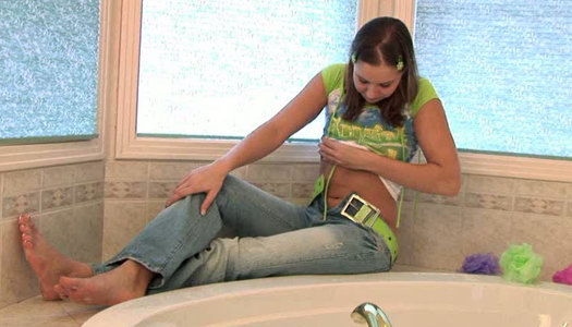 Nasty chick Casey Hays takes off her jeans and masturbates pussy in the bath tub porn pics
