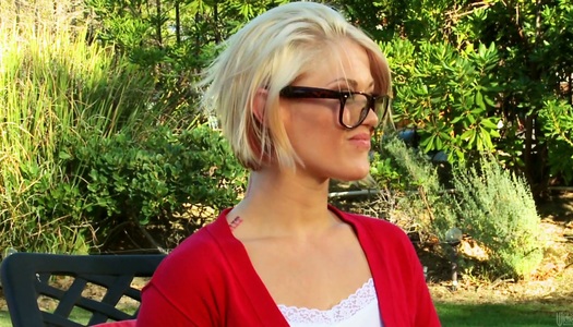 Brawny douchebag gets a steamy blowjob from nerdy Ash Hollywood porn pics