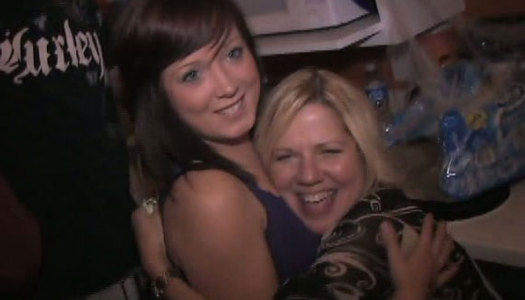 Sex insane slut gives blowjob sitting in the bathtub after college party porn pics