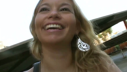 Picked up chick provides stranger with perfect blowjob porn pics