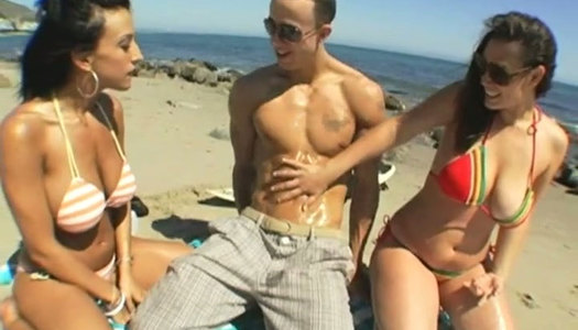 Two babes fondle dude on the beach and gives him heads indoor porn pics