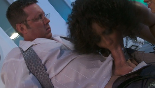 Aleksa Nicole and Misty Stone suck one guy's dick and he eats them porn pics