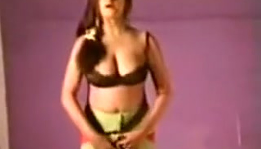 Bosomy amateur Indian hottie in sari dances and flashes her nice big tits porn pics