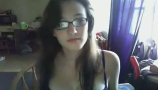 Brunette sexpot with big boobs shows her goodies in amateur clip porn pics