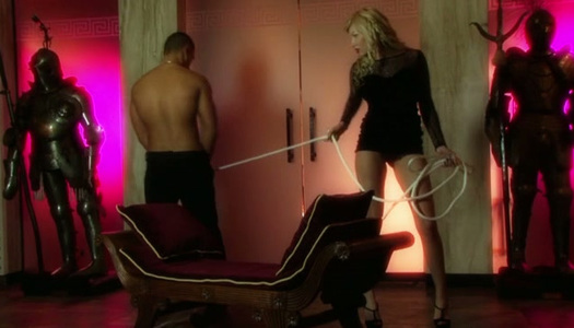 Big bottomed auburn sexpot lures dude to get her juicy pussy licked porn pics