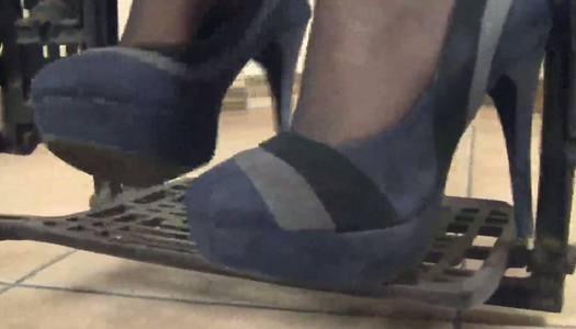 Adorable feet of European teen brunette Petra in stockings porn pics