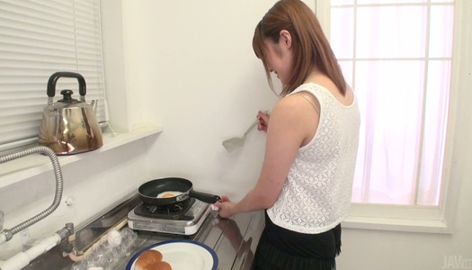 Good wife prepares breakfast and gives blowjob porn pics