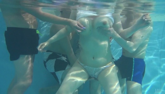 Super exciting blowbang video featuring Suzuna Komiya porn pics