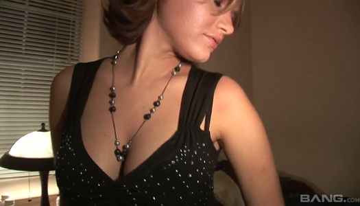 Bootyful and busty amateur hottie Bianca shows her assets porn pics