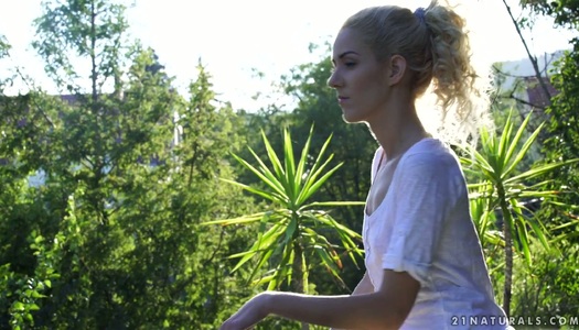 Romantic babe Monique Woods is taking big dick in her butt hole porn pics