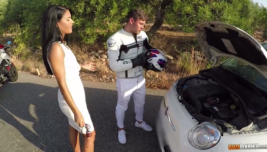 Cool outdoor nookie with insatiable and sex-starved bitch Apolonia porn pics