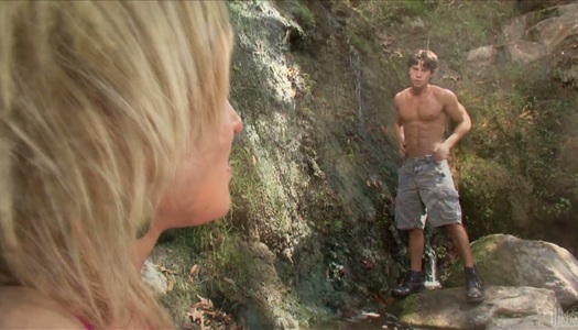 White trash whore Victoria White gets her snatch polished on the picnic porn pics