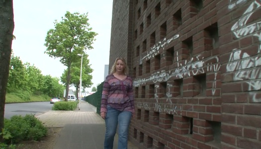 Fat mature bitch Lera examines her wet worn out twat with the help of fingers porn pics