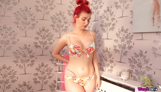 Yummy full natural boobies of sex-appeal housewife Dolly porn pics