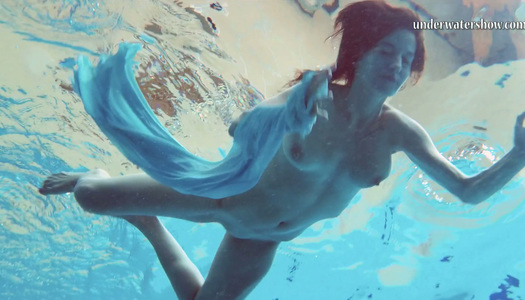 Big tittied swimming bitch Piyavka Chehova shows striptease under the water porn pics