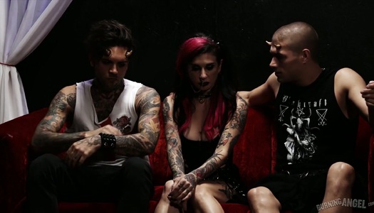 Sex-appeal tattooed whore Joanna Angel gets double penetrated porn pics