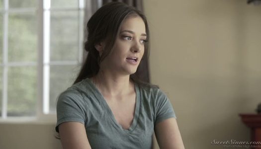 Alluring porn model Gia Paige gives an interview porn pics