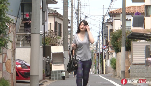 Gorgeous busty Asian chick Rie Tachikawa gives titjob and ducks like vacuum cleaner porn pics