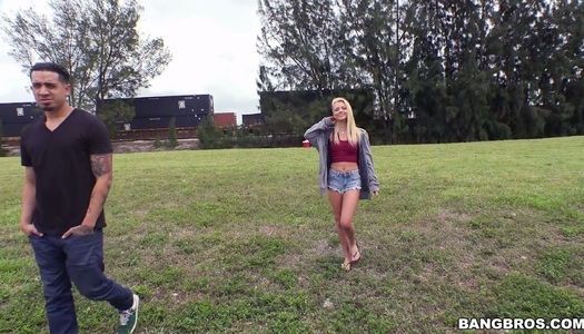 Kinky bitch Riley Star is having dirty nookie in the car porn pics