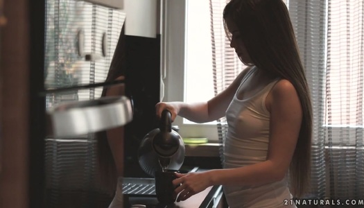 Natural babe Cassie Right enjoys having sex early in the morning porn pics