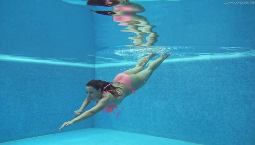 Great underwater performance of sizzling nude babe Sazan Cheharda porn pics