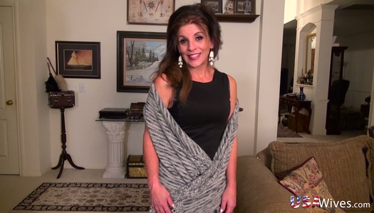 Slutty cougar Penny Priet enjoys playing with her worn out twat and favorite sex toy porn pics