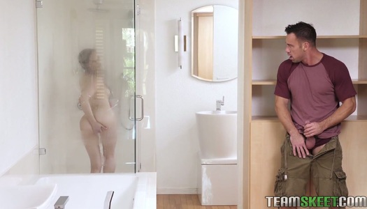 Jenna Ross caught her step brother spying on her in the shower porn pics