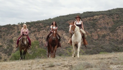 Super exciting Bandidas porn parody featuring sexy babe Jodi Taylor porn pics