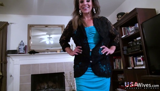 Mature America wife Penny is toying her worn out shaved pussy porn pics