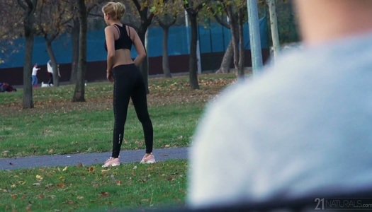 Anal hole of Sarah Cute is impaled on hard and big dick porn pics